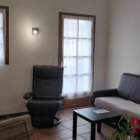 Les 2 Du Clos De La Vigne * Montreuil (Pays de la Loire)