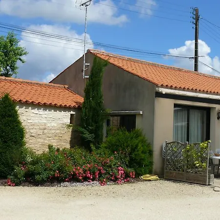 Les 2 Du Clos De La Vigne * Montreuil (Pays de la Loire)